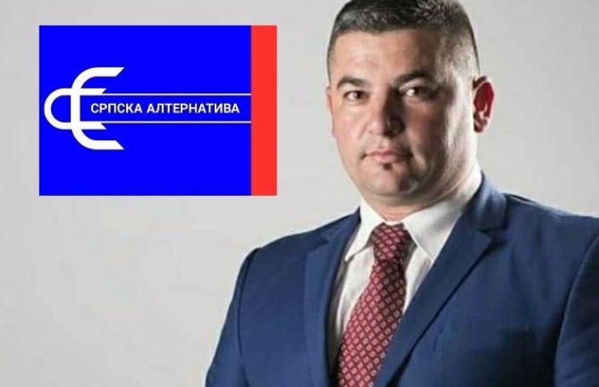 Perišić: Utiču na zaposlene da ne idu na litije, Ombudsman da reaguje 