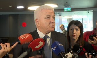 Vlada dijalog sa SPC vodi oko pitanja koja su problematična, a ne oko toga da li će primjenjivati Zakon