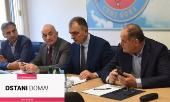 Obustavlja se međunarodni putnički saobraćaj, istekla lična dokumenta smatraće se važećim, ograničava se broj prisutnih u šalter salama