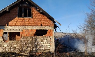 Pljevlja: Izgorio pomoćni objekat, kuća spašena