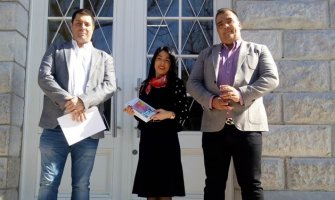 Bivši gimnazijalci obezbijedili vrijednu donaciju za nastavu putem elektronske platforme