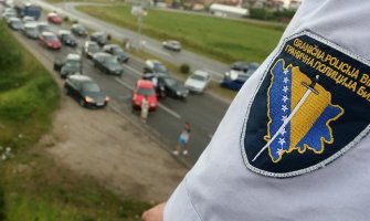 Pripadnik Granične policije uzeo novac i pustio osobe sa zaraženog područja u BiH!