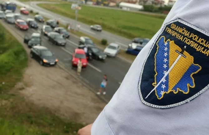 Pripadnik Granične policije uzeo novac i pustio osobe sa zaraženog područja u BiH!