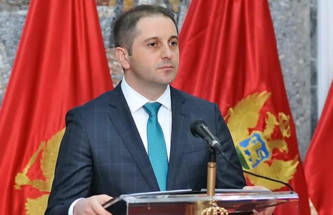 Šehović tražio od Krivokapića dokumenta o kupovini aviona