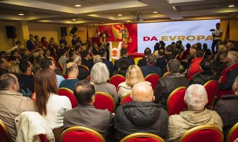 Beskamatnom kreditnom linijom obezbijediti po 1000 eura za taksiste, frizere, kozmetičare...