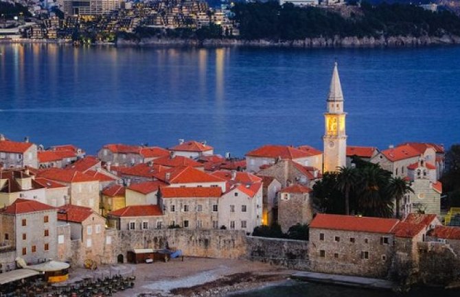 Tokom noći dezinfikovane ulice Svetog Stefana, Petrovca i Pržna