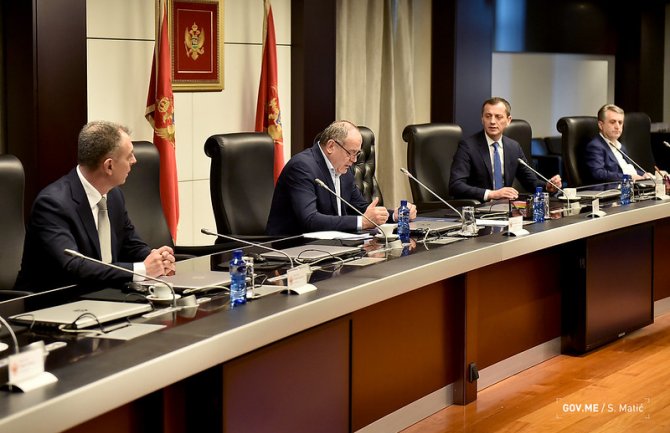 Zabranjuju se svadbe, sahrane samo u krugu uže porodice