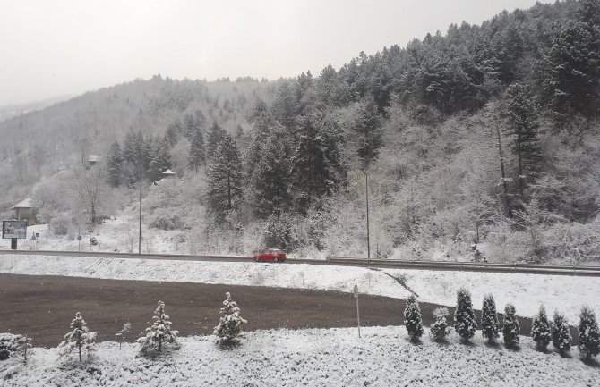 Vratila se zima, snijeg prekrio sjever, minus 8 stepeni na Žabljaku