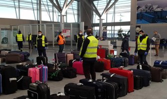 Crnogorski državljani iz Beča stigli u Crnu Goru (FOTO)