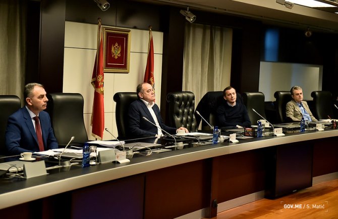 Nove mjere: Najviše dvije osobe zajedno na javnim mjestima,  zabrana putničkog međugradskog saobraćaja...