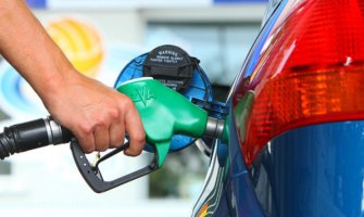 Od ponoći jeftiniji benzin