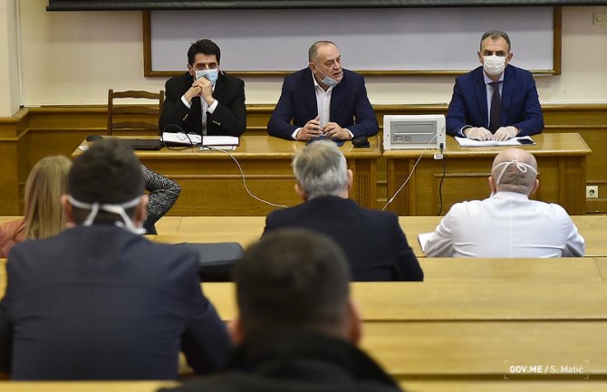 Formiran Krizni medicinski štab, Simović:  Zaboravimo uobičajene razlike, nevolja mora da nas ujedini