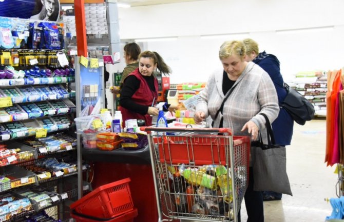 URA uputila apel Vladi: Ukinuti PDV na prehrambene namirnice i sve ljekove