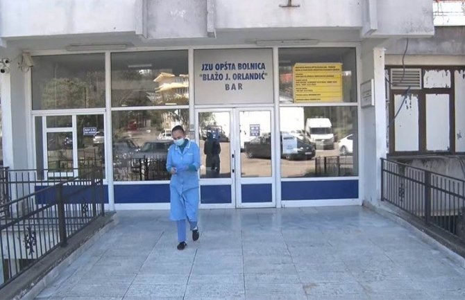 Lazović: Svi hirurzi, ginekolozi, anesteziolozi, instrumentari i babice barske bolnice smješteni su u izolaciju