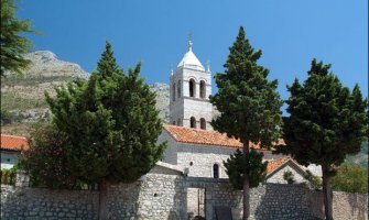 Uhapšeno svešteno lice u Budvi zbog služenja liturgije