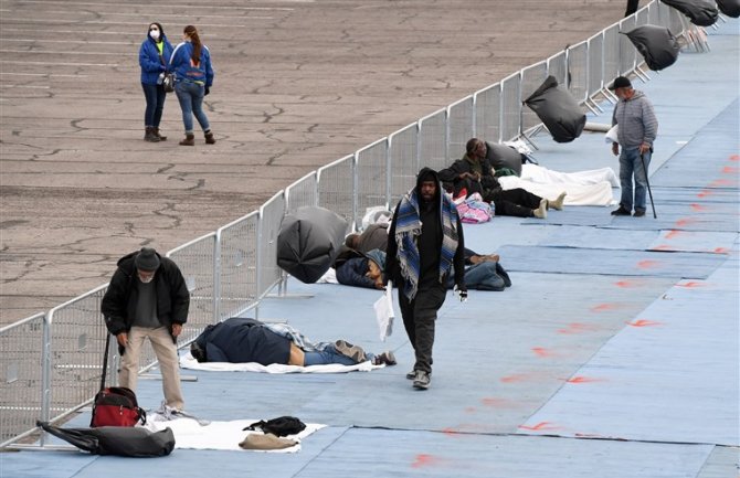 Las Vegas zbog viursa Covid-19 smjestio beskućnike na parking