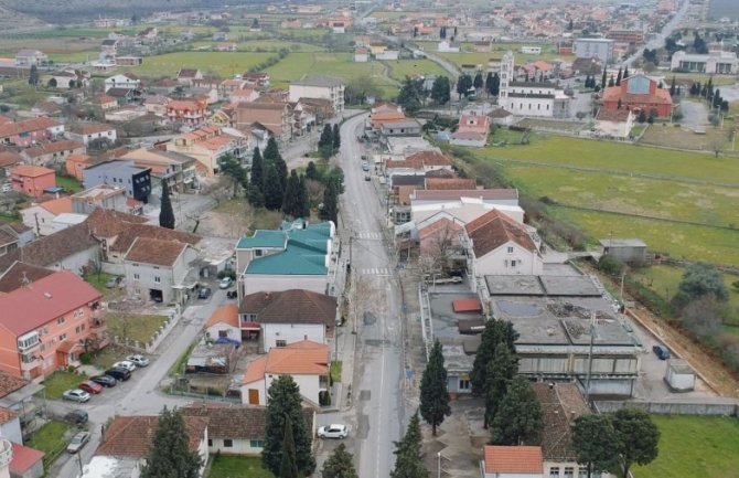  Prvi šleperi iz Tuzi izašli uz pratnju policije