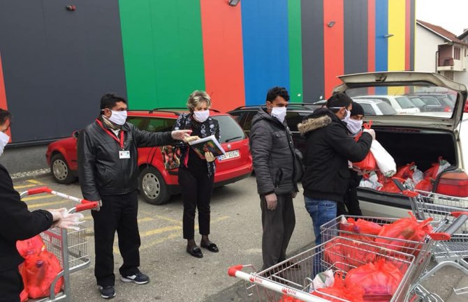 Predstavnici Opštine Berane podijelili pomoć ugroženim porodicama romske i egipćanske populacije