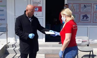 Carević donirao mjesečnu zaradu Crvenom krstu Budva