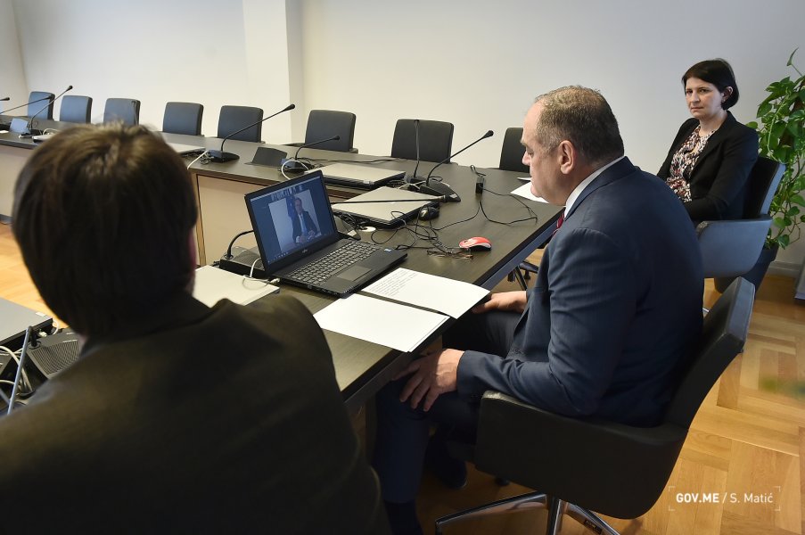 4972624046868f3a4a968o