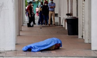 UZNEMIRUJUĆE: Horor scene iz Ekvadora, mrtvi na ulicama, hodnicima bolnica, vojska skuplja tijela (VIDEO)