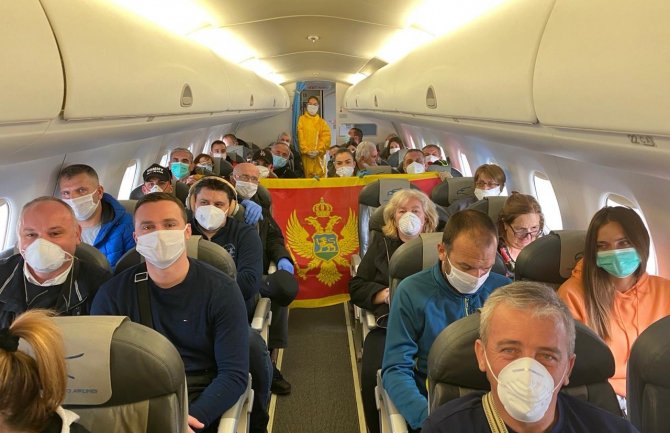 110 crnogorskih državljana stiglo iz Frankfurta