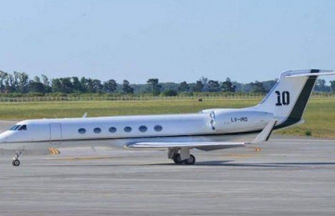 Mesijev avion zbog kvara sletio u Brisel