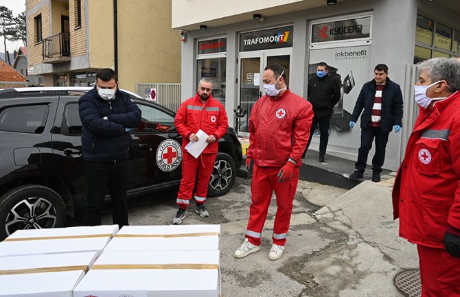 70 paketa za mještane Biokovca i okoline; Smolović: Na izazov odgovoriti disciplinom i solidarnošću