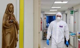 Italija: Imena 179 ljekara koji su preminuli od korone uklesana na spomeniku