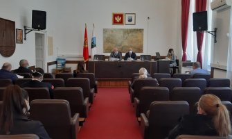 Pacijent iz Plava se javio u Urgentni zbog povrede ruke, nakon naglog pogoršanja stanja testiran na koronavirus