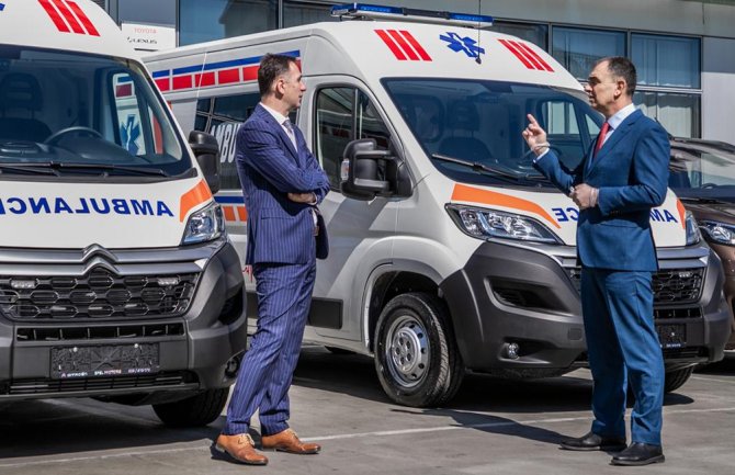 Zdravstvenim ustanovama isporučena tri vozila za prevoz pacijenata oboljelih od koronavirusa