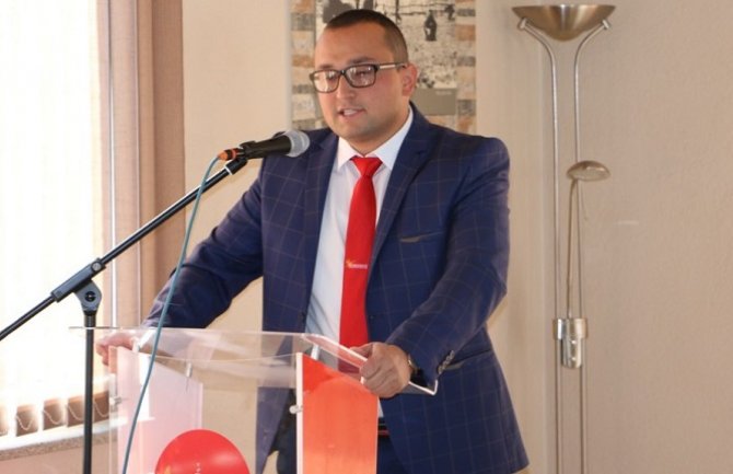 Ćeman: Hitno ograničiti nivo cijena brašna, mesa, voća i povrća  i smanjiti udar na kućne budžete 