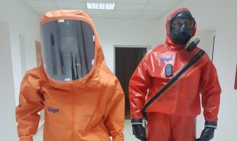 Od kolega iz Velike Britanije zaštitna odijela za Vojsku CG(FOTO)