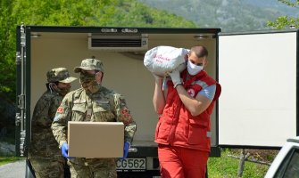 Crveni krst i Vojska pomažu najugroženijim mještanima Ostrosa