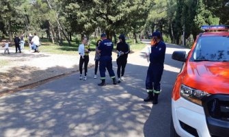 Pripadnici gradskih službi dijelili zaštitne maske građanima