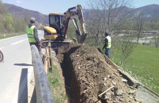 Bez zastoja u bjelopoljskom Zatonu: Nova vodovodna mreža sve duža