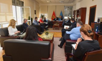 U Tivtu nema cirkulacije virusa, otvaraju se Pine, parkovi i šetališta