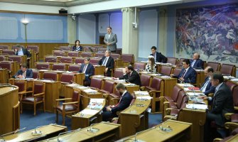 Poslanici smatraju da je 222 eura svakom odraslom građanun nerealna mjera