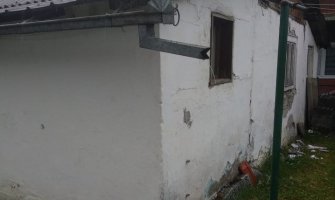 Samohranom ocu dvije djevojčice potrebna pomoć, žive u uslovima nedostojnim života u 21. vijeku