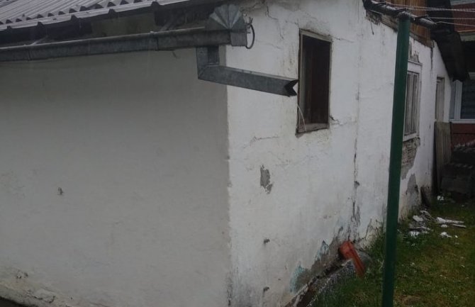 Samohranom ocu dvije djevojčice potrebna pomoć, žive u uslovima nedostojnim života u 21. vijeku