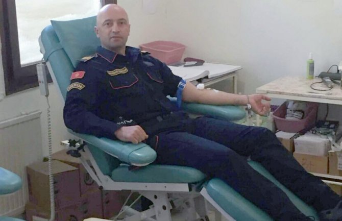 Još 55 crnogorskih policajaca darovalo krv