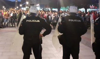 Na desetine privedenih građana, 26 policajaca povrijeđeno u neredima, traga se za organizatorima incidenta u Pljevljima