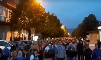 Protestna šetnja u Beranama od Opštine do manastira Đurđevi stupovi(VIDEO)