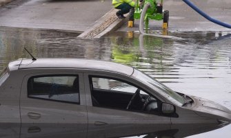 Nevrijeme pogodilo Milan, ulice pod vodom(VIDEO)