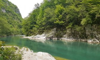 Promjenljivo oblačno, na sjeveru krajem dana kiša