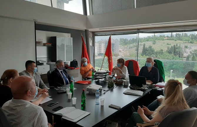 Podrška Opštini Nikšić u rješavanju problema napuštenih pasa  