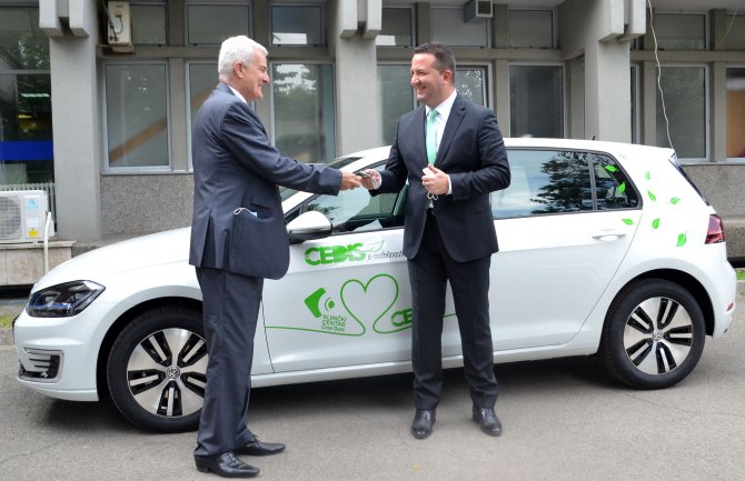 CEDIS ustupio električni automobil KCCG-u