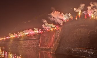 Pogledajte kotorsku bakljadu povodom Dana nezavisnosti