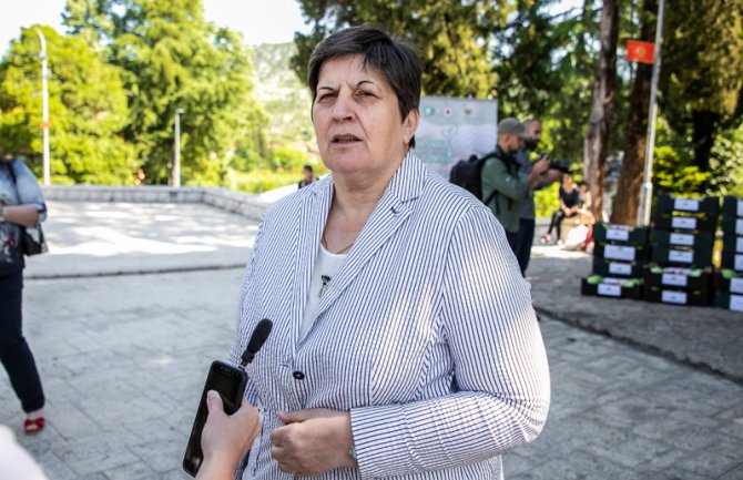 Socijalni štand - divna akcija u Danilovgradu: Ljudima nije bitno šta će ponijeti već da znaju da nisu sami