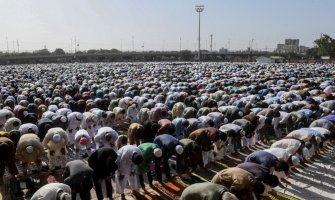 Muslimani širom svijeta u sjeni pandemije dočekali Ramazanski bajram(FOTO)